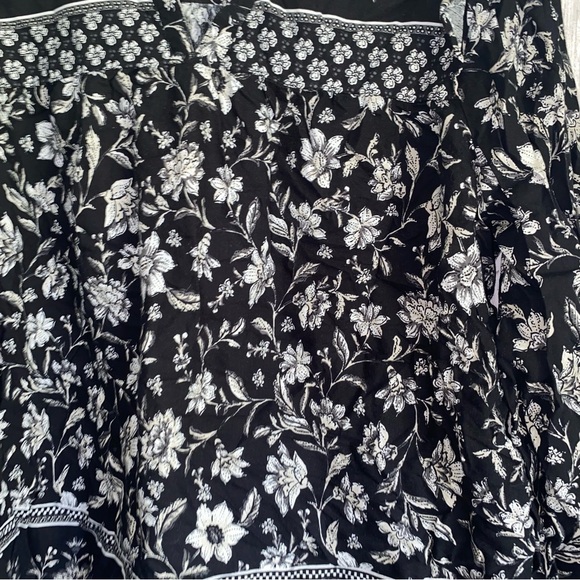 Time & True Black Floral Flutter Sleeve Blouse - Picture 3 of 5